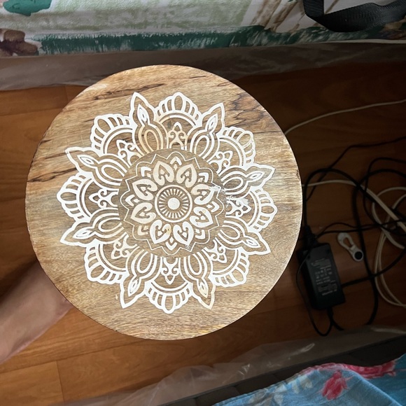 Vintage Stole/ Side Table - Picture 3 of 6